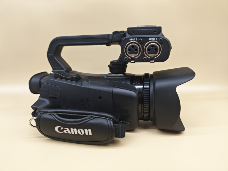 Видео камера  Canon XA11