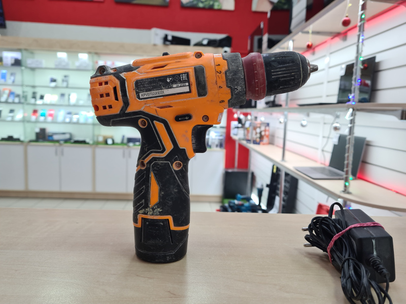 Шуруповерт ВИХРЬ ДА-12Л-2КC