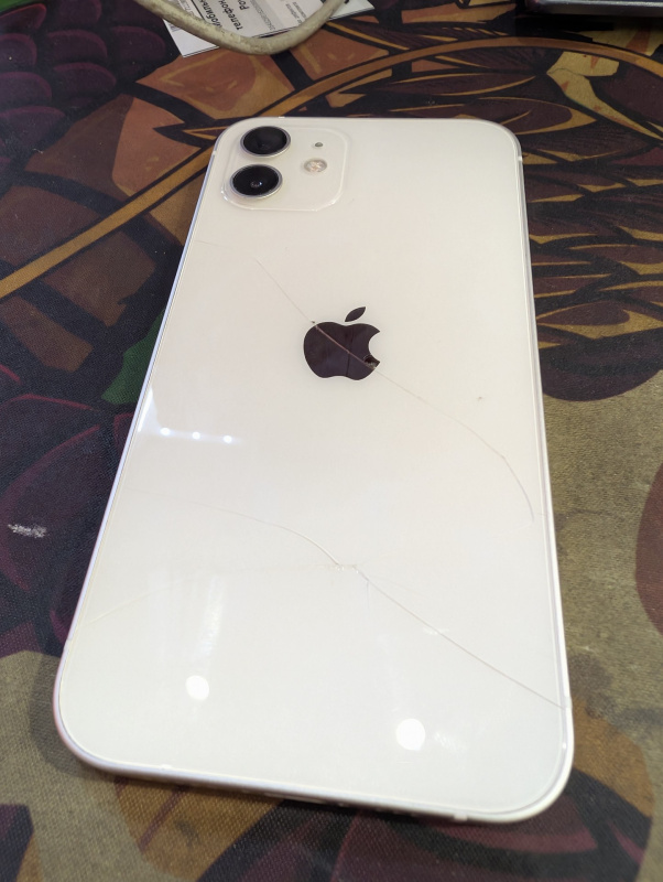 Мобильный телефон Apple iPhone 12
